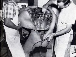 Deretan Foto Jadul Punya Cerita Aneh hingga Mencengangkan