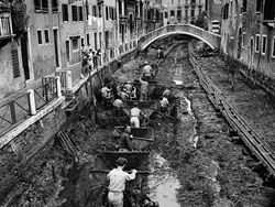 Deretan Foto Jadul Punya Cerita Aneh hingga Mencengangkan