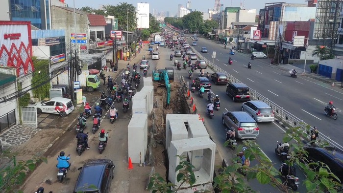 Galian di Jalan KH Abdullah Syafei, Tebet, Jakarta Selatan