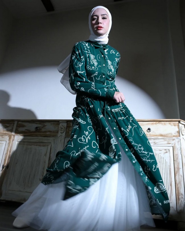 Sosok Putri Anne mulai menjadi sorotan usai suaminya Arya Saloka melejit sebagai bintang sinetron Ikatan Cinta. Semenjak itu segala sesuatu tentang Putri Anne jadi atensi netizen. Foto: Dok. Instagram @anneofficial1990.