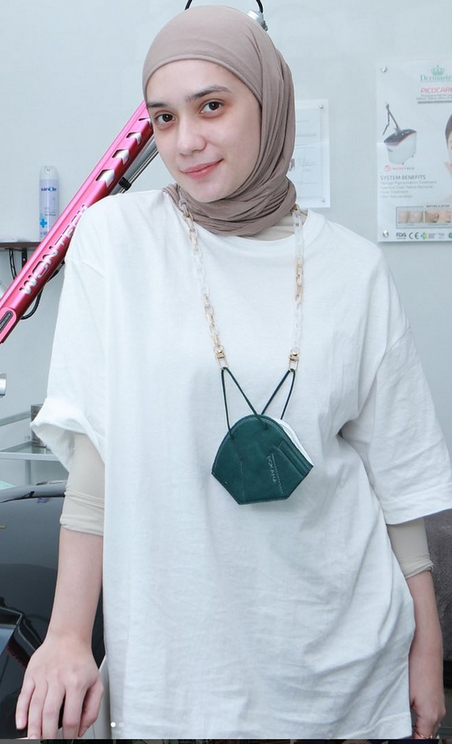 Putri Anne memulai karier di industri hiburan Tanah Air sejak tahun 2009 saat berperan sebagai Maya dalam judul sinetron Dewi. Namanya mulai di kenal publik saat membintangi sinetron Kemilau Cinta Kamila bersama Asmirandah dan Jonas Rivanno. Foto: Dok. Instagram @anneofficial1990.