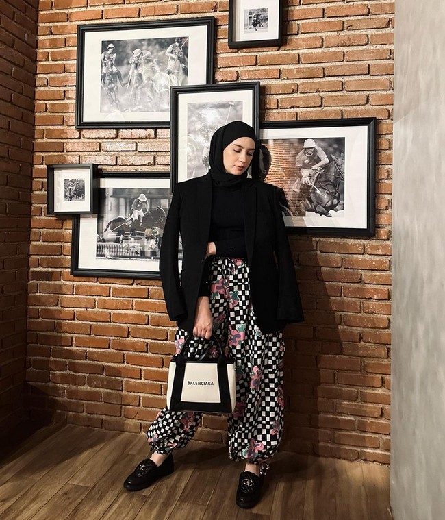 Wanita kelahiran 18 Juli 1990 ini juga dikenal karena sudah membintangi puluhan judul FTV sejak tahun 2014 hingga 2017. Aktingnya mampu membius penikmat FTV. Foto: Dok. Instagram @anneofficial1990.