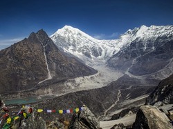 Satelit Sempat Tangkap Tanda Gletser Nepal Akan Runtuh