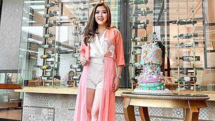 Influencer Ini Jalani Hobi, Jadi Cuan Nama Rica Suma bisa terbilang sukses menjadi selebgram atau fashion influencer yang kerap jadi rujukan bagi banyak orang, khususnya kaum Hawa.