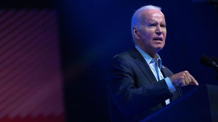 U.S. President Joe Biden speaks during a labor union event at the Pennsylvania Convention Center in Philadelphia, Pennsylvania, U.S., June 17, 2023. REUTERS/Tom Brenner/File Photo