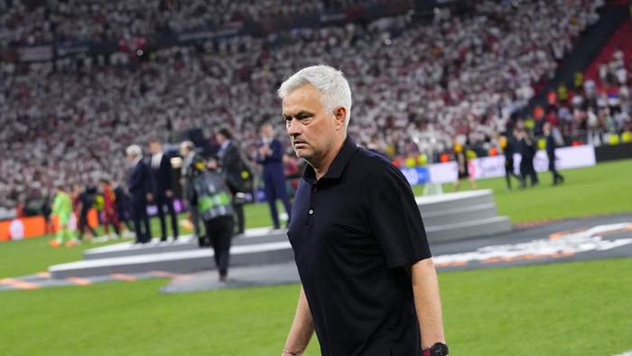 Romas head coach Jose Mourinho walks away with his second place medal after receiving it at the end of the Europa League final soccer match between Sevilla and Roma, at the Puskas Arena in Budapest, Hungary, Wednesday, May 31, 2023. Sevilla defeated Roma 4-1 in a penalty shootout after the match ended tied 1-1. (AP Photo/Petr David Josek)