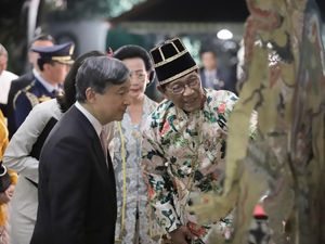 Kaisar Naruhito di Keraton Jogja: Lihat Koleksi Batik, Keris, Wayang Kulit