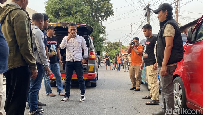 Kasat Reskrim Polres Metro Depok AKBP Yogen Heroes Baruna cek lokasi temuan mayat di Sukmajaya.