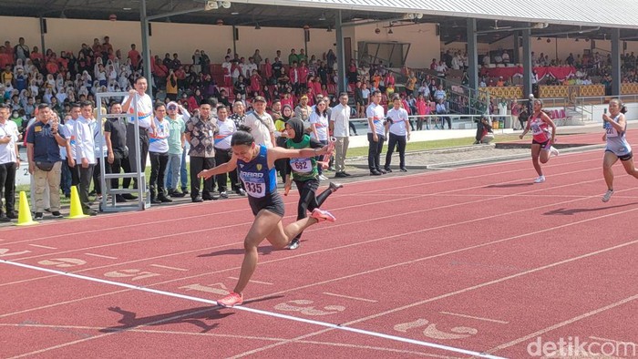 Luhut Binsar Pandjaitan membuka  kejurnas atletik di Kota Solo, Rabu (21/6/2023).