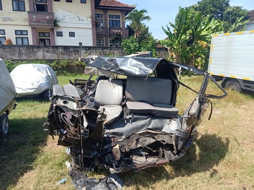 Kondisi mobil pikap nopol DK 8244 WF yang ringsek usai alami laka maut di Jalan Umum Jurusan Denpasar-Gilimanuk yang dititipkan di Unit Laka Polres Jembrana, Rabu (21/6/2023). (I Putu Adi Budiastrawan/detikBali)