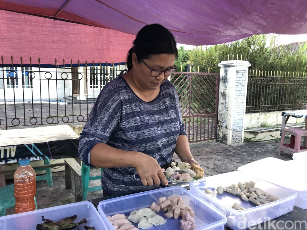 Ester, salah satu penjual tew fu sui di Bangka.