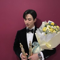 Sebelum bermain dalam King the Land, Lee Junho pernah meraih penghargaan sebagai aktor terbaik di 2021 MBC Drama Awards dan 2022 (58th) BaekSang Arts Awards. Foto: Instagram