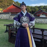 Pria berusia 33 tahun itu menjadi aktor terbaik setelah membintangi drama The Red Sleeve. Foto: Instagram