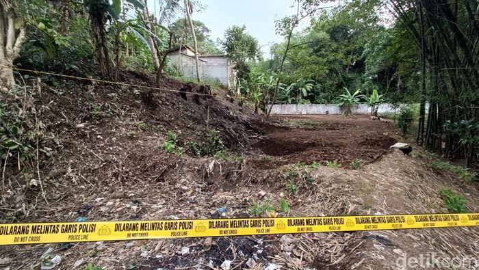 Lokasi temuan tiga kerangka manusia yang tidak jauh dari temuan tulang bayi di Kelurahan Tanjung, Kecamatan Purwokerto Selatan, Banyumas, Rabu (21/6/2023) petang.