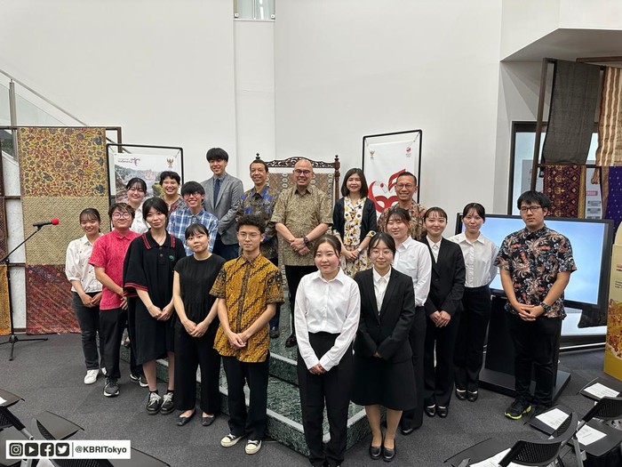 Mahasiswa penerima Beasiswa Darmawisata akan mengikuti studi selama setahun di sepuluh universitas di Indonesia