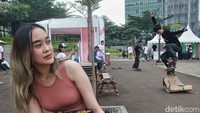 Hari ini diperingati sebagai hari skateboard sedunia dan dirayakan di berbagai negara.  