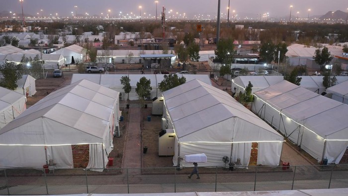 Tenda-tenda yang akan digunakan jamaah saat wukuf di Arafah, Arab Saudi, Selasa (20/6/2023). (Tim MCH 2023/Wahyu Putro Arinto)