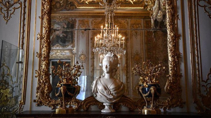 Penampakan kamar Ratu Marie-Antoinette di Istana Versailles, Prancis, Selasa (20/6/2023).