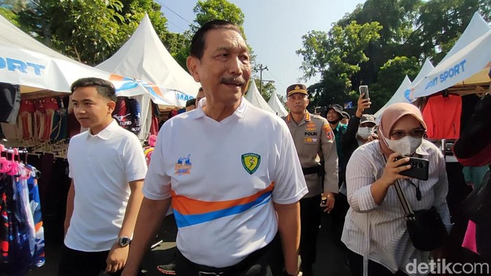 Menko Marves Luhut Binsar Pandjaitan dan Wali Kota Solo Gibran Rakabuming Raka di Solo, Rabu (21/6/2023).