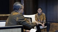 Zulhas nampak berdiskusi dengan Arsjad Rasjid.