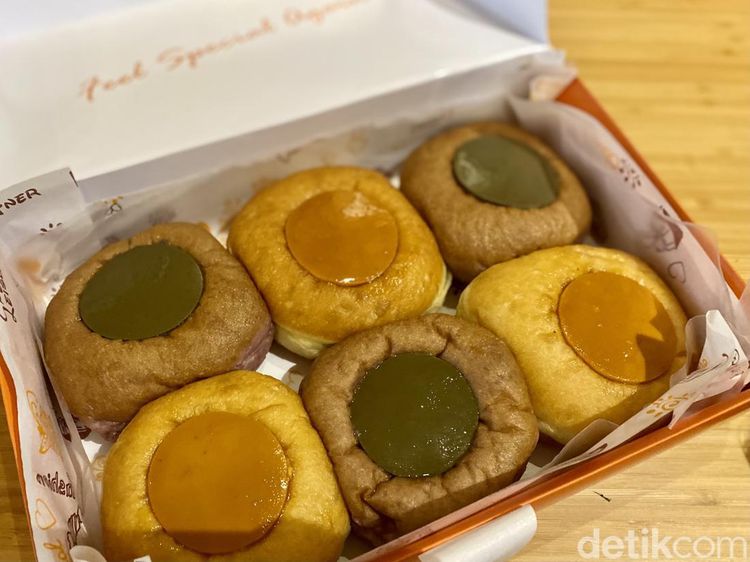Hits! Donat Isi Flan yang Lembut dan Manis Ada di Sini