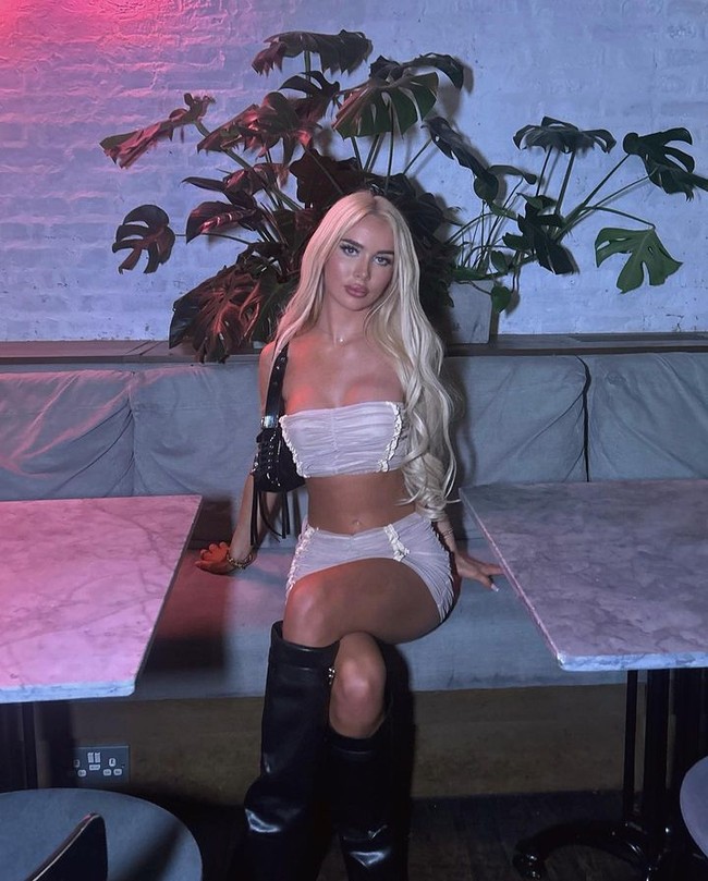 Dalam pesan lain, influencer 22 tahun tersebut pernah membuat daftar nama-nama wanita yang dekat dengan Mount lalu menulis, Aku akan tahu semua. Ia pun mengakui kesulitan untuk move on dari sang bintang lapangan.Foto: Instagram