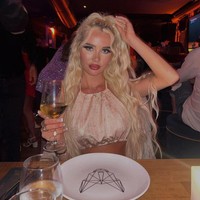 Bagaimana nasib Orla? Wanita itu sudah mengakui perbuatannya dan diputuskan bersalah atas berbagai tindakan stalking pada 2022. Sempat terancam 10 tahun penjara tapi akhirnya baru-baru ini pengadilan memutuskan bahwa model tersebut hanya dijatuhi hukuman 12 minggu yang ditangguhkan selama 18 bulan dan diminta membayar para korbannya total £ 1.100 (Rp 20 jutaan) sebagai kompensasi.Foto: Instagram