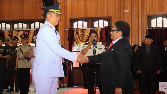 Pelantikan Valentinus Sudarjanto Suminto sebagai Pj Bupati Mimika oleh Pj Gubernur Papua Tengah Ribka Haluk.