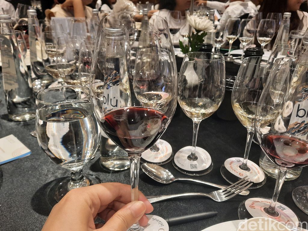 Pemecahan rekor pencicipan wine terbanyak oleh Artotel