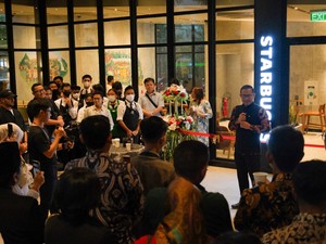 Gerai Starbucks Drive Thru Podomoro Park Bandung Resmi Dibuka