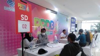 Posko PPDB di Disdik DKI Jakarta menerima sekitar 50-60 keluhan per hari. Kendala tertolaknya pengunggahan sertifikat kejuaraan pada pendaftaran jalur prestasi menjadi keluhan yang paling banyak dilaporkan orang tua dan CPDB. Foto: Cicin Yulianti/detikEdu