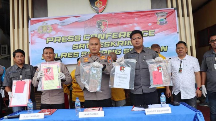 Press rilis kasus korupsi pada Dinas Kependudukan dan Catatan Sipil Kabupaten Maybrat, Papua Barat Daya.