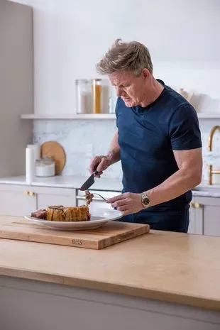 Gordon Ramsay dan Nick DiGiovanni meraih rekor dunia saat membuat beef wellington.