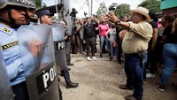 Kerusuhan itu memicu kebakaran yang menghanguskan sebagian fasilitas penjara wanita itu.  