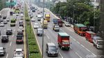Duh, Truk Pasir Parkir di Bahu Jalan Tol Jakarta