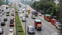 Pengendara diimbau tidak parkir di bahu jalan tol karena dapat membahayakan diri sendiri dan pengendara lainnya.  