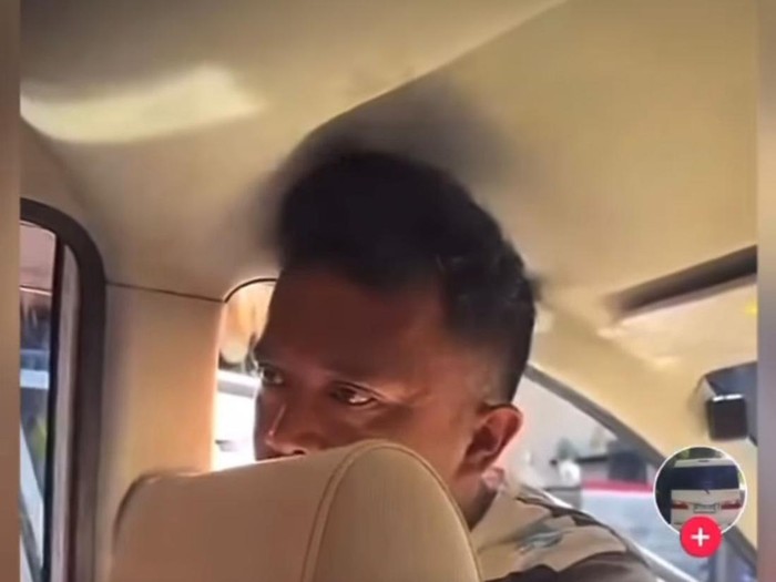 Sopir sewa mobil pangkalan palak wisatawan  di Bali.