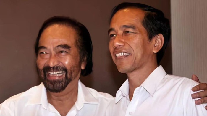 Surya Paloh merangkul Jokowi