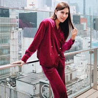 Syahnaz Sadiqah ramai dikabarkan selingkuh dengan lawan mainnya di FTV ‘Villa Curug Pengantin’, Rendy Kjaernett. Tuduhan selingkuh diungkap istri Rendy, Lady Nayoan, yang menyatakan bahwa hubungan terlarang mereka sudah terjalin sejak Juli 2022. Foto: Instagram/syahnazs