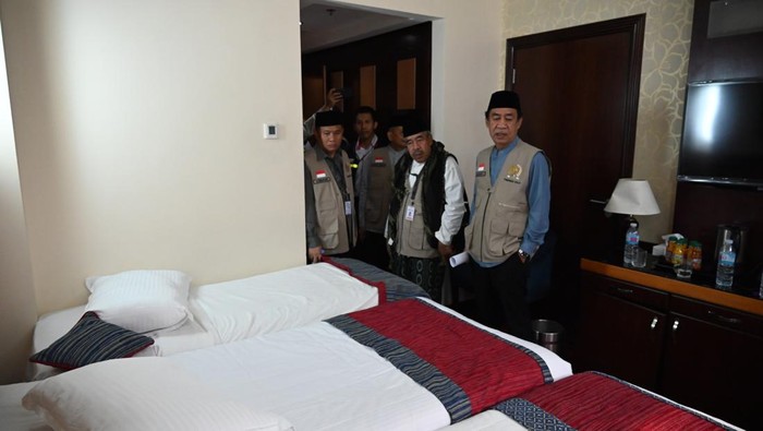 Timwas Haji DPR RI mulai melakukan pengawasan pelaksanaan Haji 2023, diawali dari Kota Madinah. Ada temuan soal hotel dan pengecekan katering jemaah.