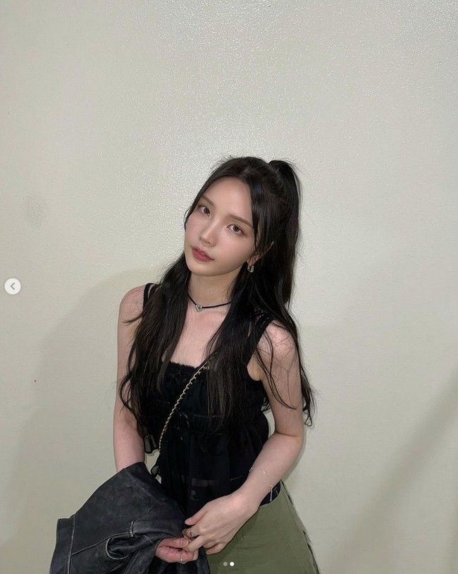 Sementara penggemar lain turut berbahagia dengan hubungan Park Seo Joon. Paras cantiknya pun menjadi sorotan. Begitu pula kedekatan xooos dengan Jennie BLACKPINK hingga hadir di acara perilisan koleksinya dengan Calvin Klein. Foto: dok. Instagram @xooos_