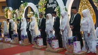 Pemerintah Kota Pekalongan memfasilitasi 10 pasang nikah siri mengikuti nikah massal sehingga mendapatkan status pernikahan yang legal secara hukum dan undang-undang. 