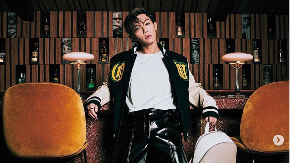 Foto Aaron Yan, Penyanyi Ketahuan Gay dan Dituduh Perkosa Pria di Bawah Umur