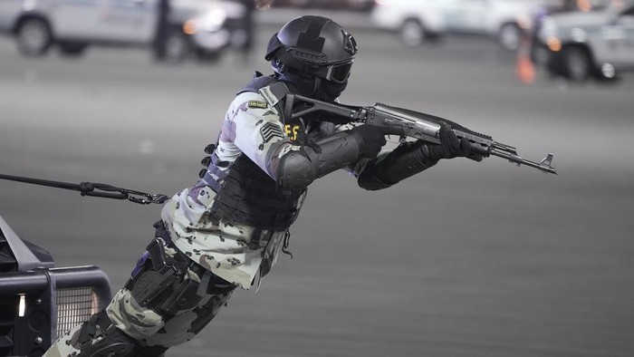 Members of the Saudi special forces, Special Force for Hajj and Umra (SFHU), warm up before a military parade in preparation for the annual Hajj pilgrimage in the Muslim holy city of Mecca, Saudi Arabia, Wednesday, June 21, 2023. Muslim pilgrims are converging on Saudi Arabia's holy city of Mecca for the largest Hajj since the coronavirus pandemic severely curtailed access to one of Islam's five pillars. (AP Photo/Amr Nabil)