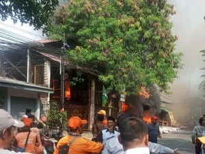 Bengkel-Gudang di Cakung Terbakar gegara Bensin Tersulut Rokok, 2 Orang Luka