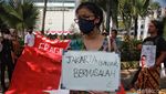 Bawa Spanduk Besar, Pendemo Soroti Tingginya Polusi di HUT DKI Jakarta
