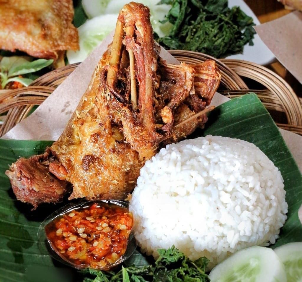 Bebek Pelesir