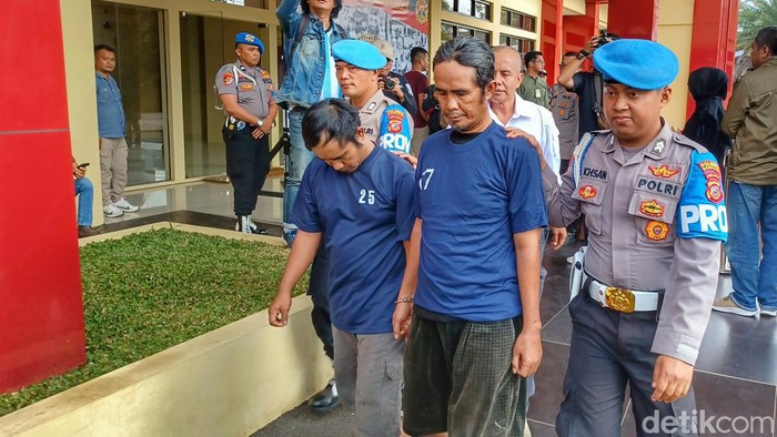 Dua Bang Jago yang Todongkan Sajam ke Polisi saat diamankan di Mapolresta Bandun.