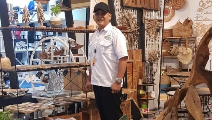 Eks Tukang Parkir Kantongi Rp 600 Juta dari ‘Sulap’ Limbah Kayu