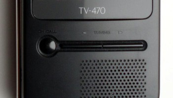 TV portable pertama kali keluar pada tahun 1970-an dan memiliki layar 1,5 inci untuk membantu pengguna menghindari kebosanan. Foto: Boredpanda